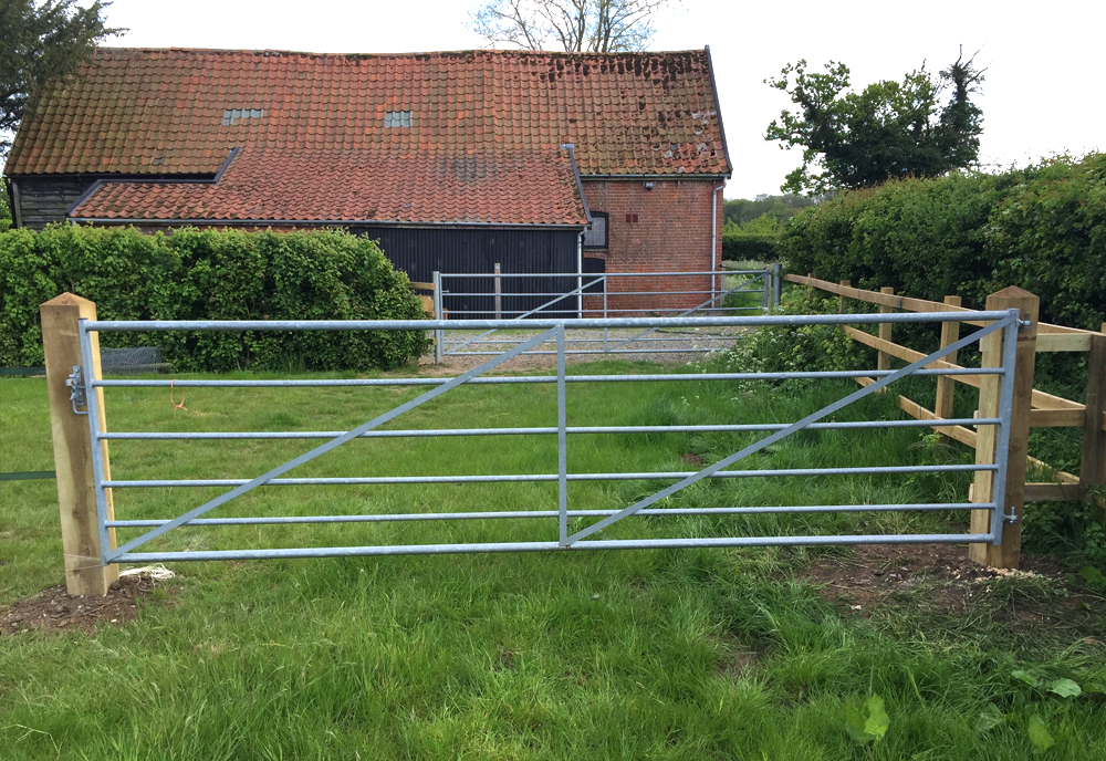 5 bar metal field gate